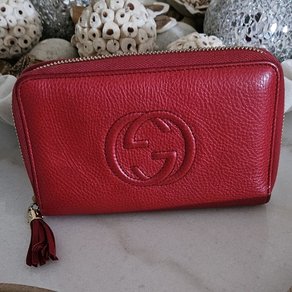 Gucci Soho Red Tassel Leather Zip Wallet With Gold Metal Hardware - Picture 5 of 16